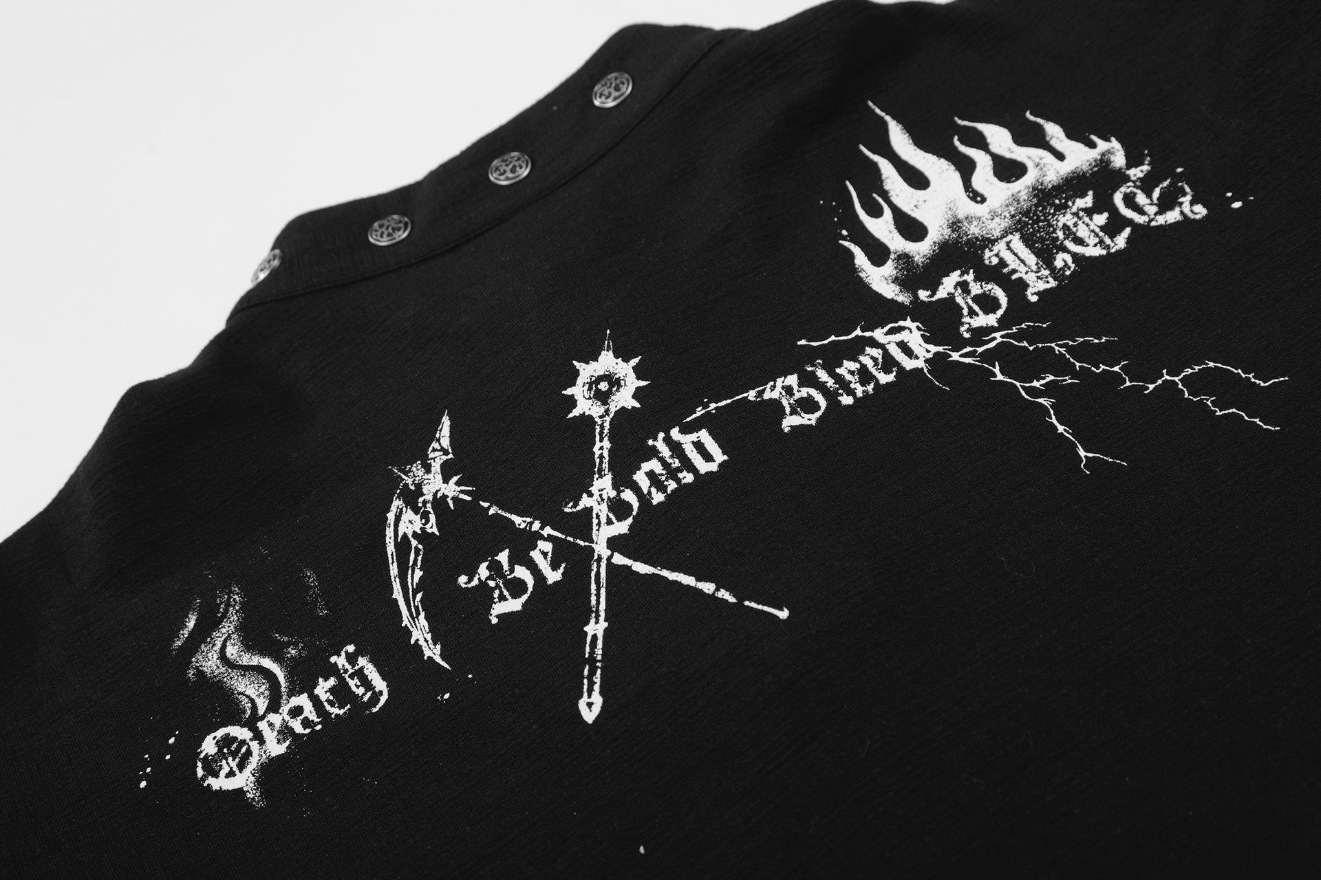Chemise gothique à manches longues avec motif Faucheur et col officier clouté