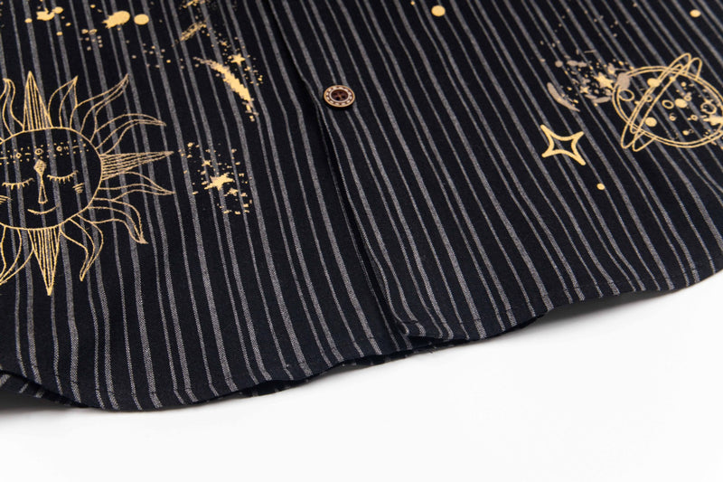 Camisa de vestir de manga corta – Estampado celestial de galaxia, raya diplomática con mini corbata incorporada