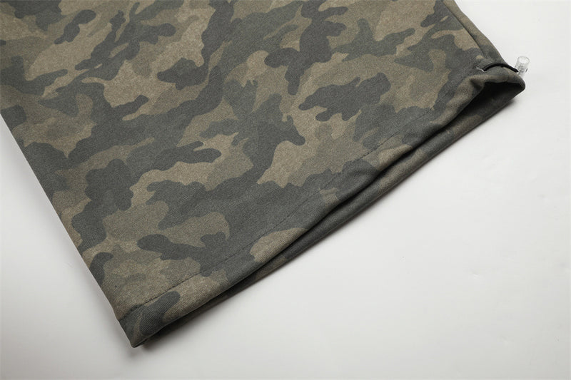 Men's Camo Wide-Leg Cargo Pants with Rhinestone Letters & Multi-Pocket Design