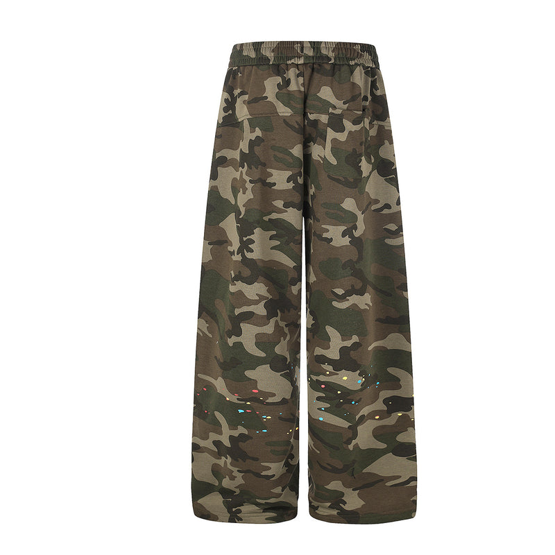 Camo-Wide-Leg-Jogginghose mit Graffiti-Schriftprint und Farbspritzern