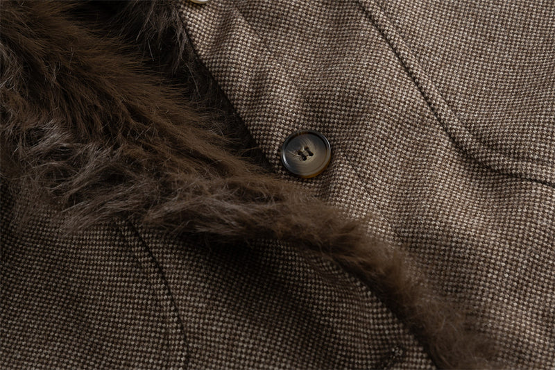 Retro-Tweedjacke mit Stehkragen, Kunstpelzbesatz und gestepptem Futter
