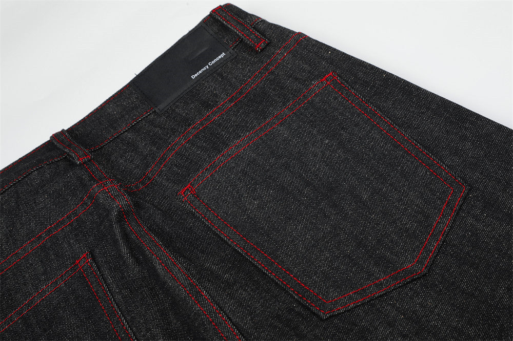 Jean à jambes larges – Denim noir avec surpiqûres rouges contrastantes et broderie script
