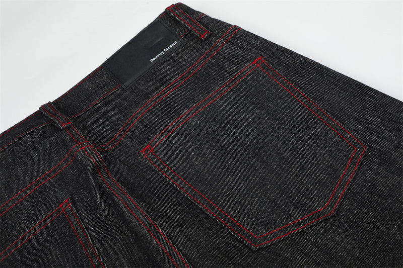 Jean à jambes larges – Denim noir avec surpiqûres rouges contrastantes et broderie script
