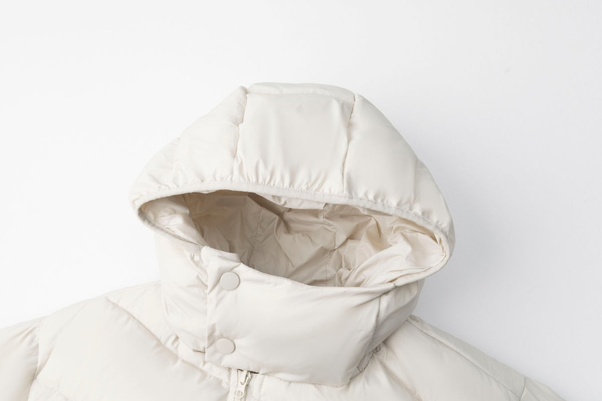 Chaqueta Plumífera con Capucha y Acolchado Diagonal – Corte Oversize
