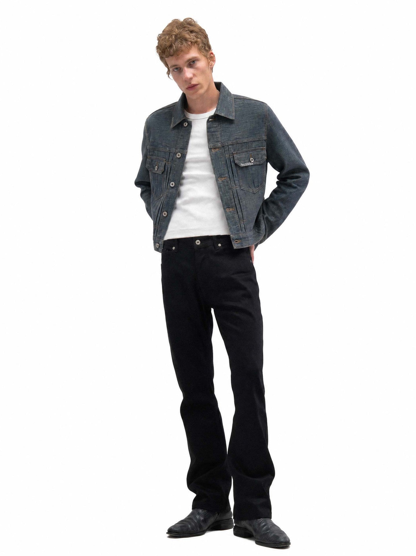 Veste boxy en jean délavé – Plis poitrine, col italien, coupe workwear raccourcie