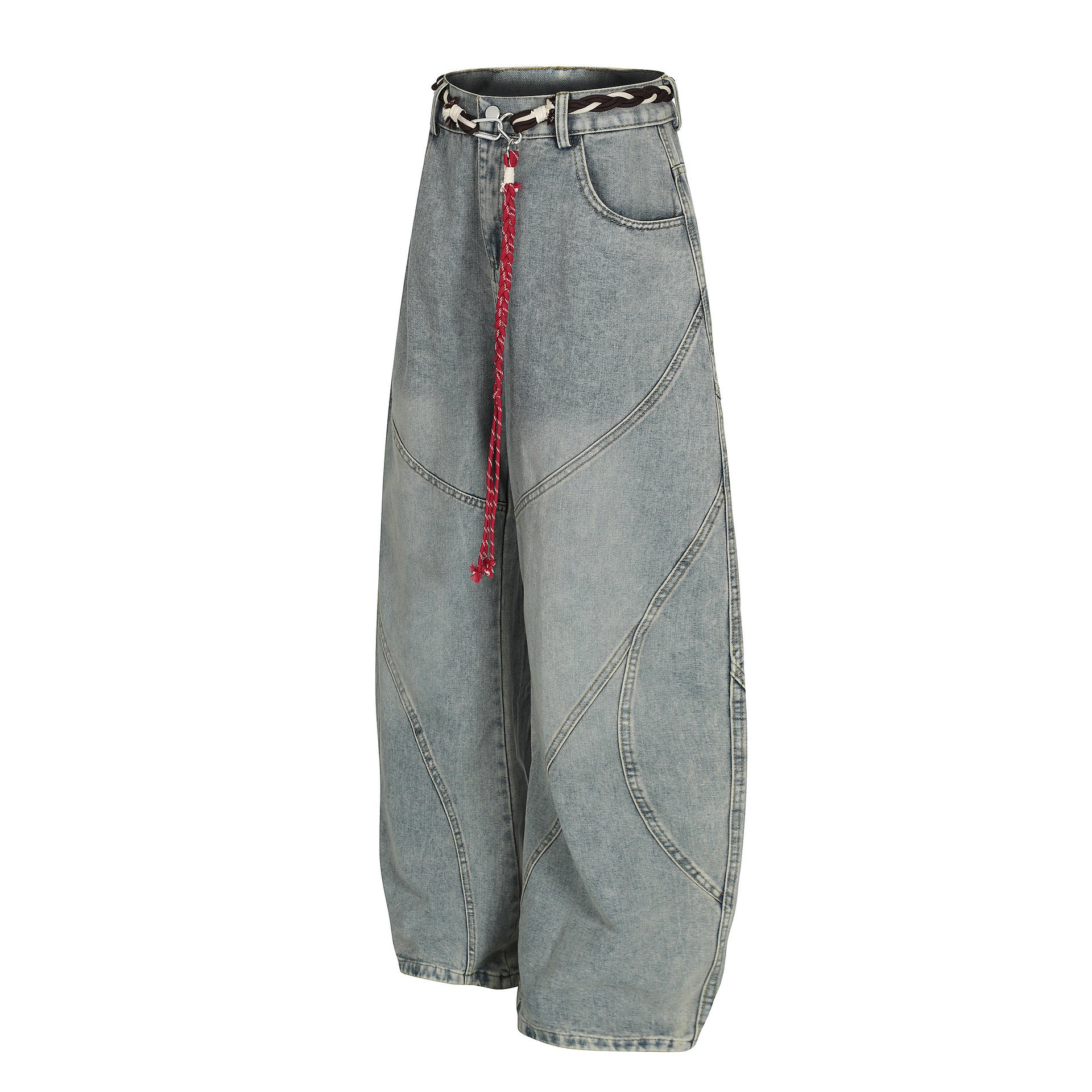 Vaqueros barrel de pierna ancha – Denim lavado con patchwork deconstruido y cinturón trenzado