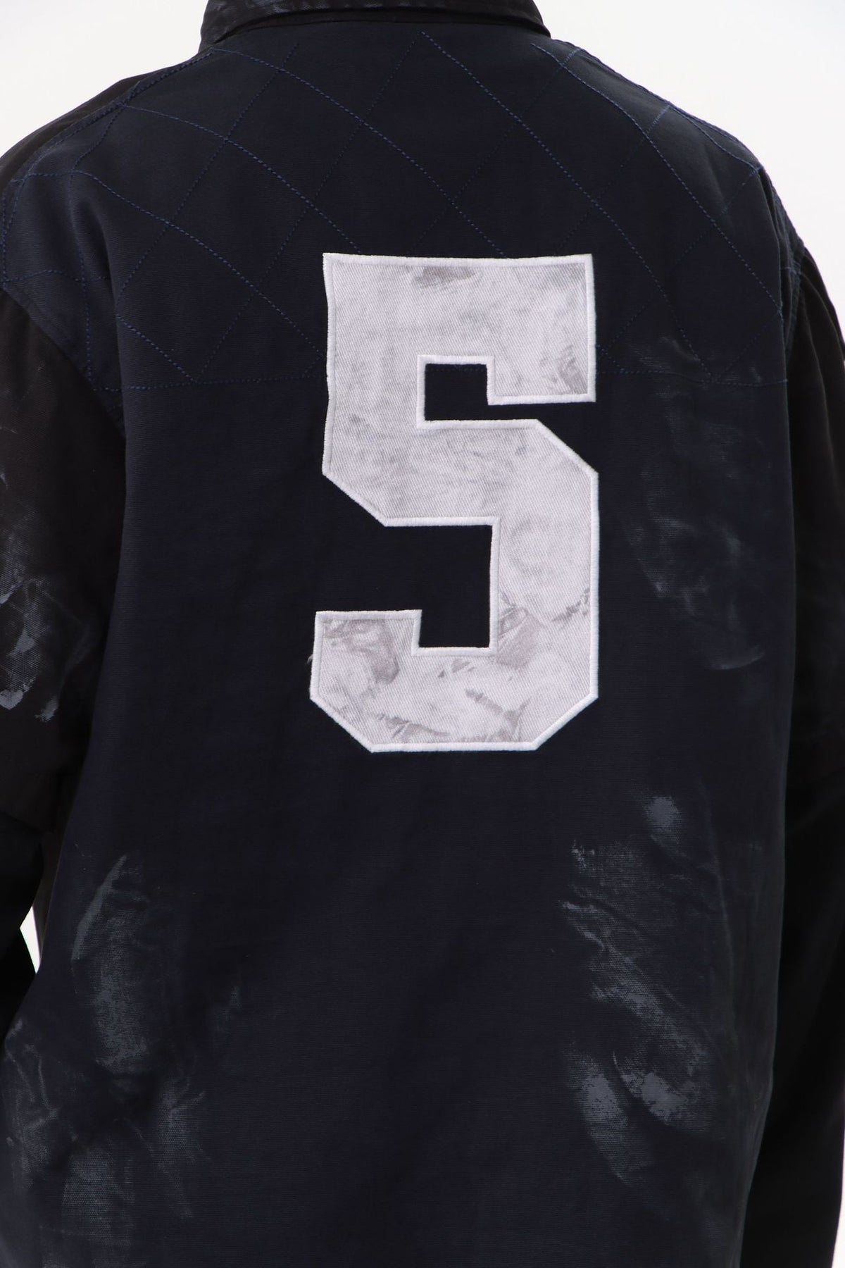Polo de rugby oversize con lavado ácido – Mangas de falsa capa y bordado de gran tamaño