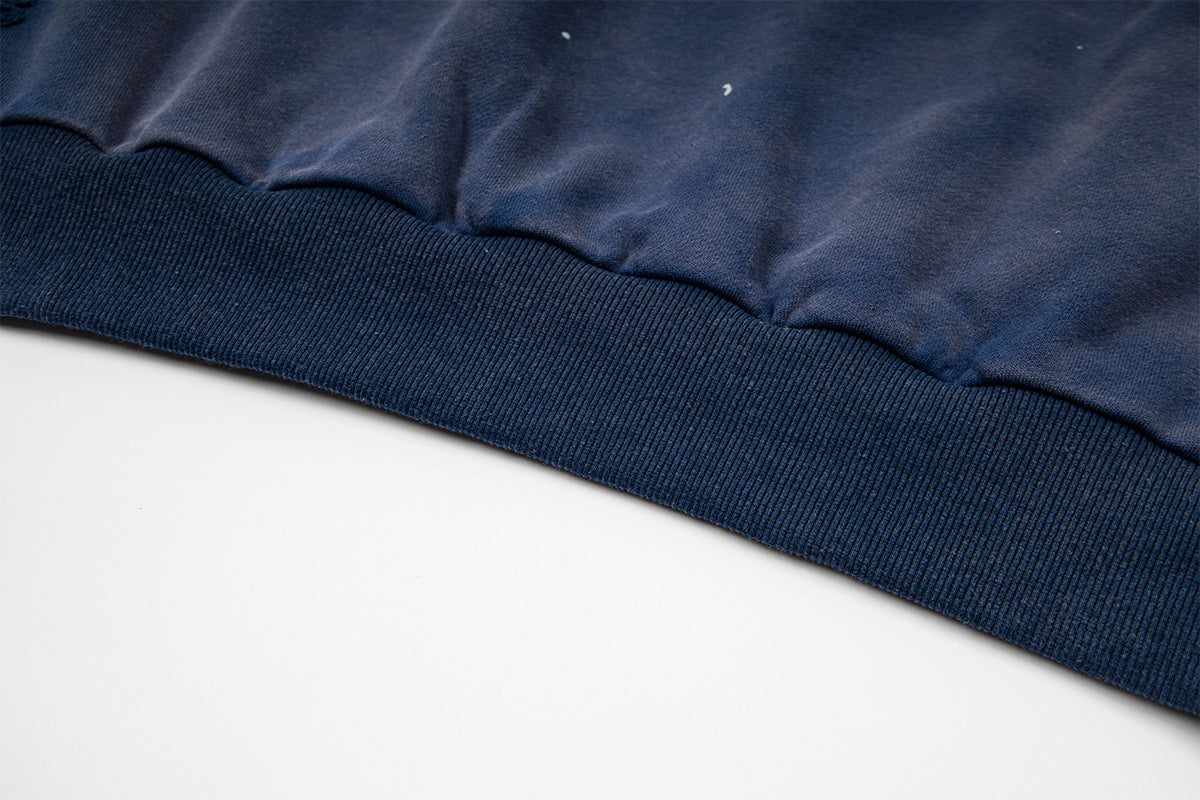 Sudadera de media cremallera con lavado desgastado, parche heráldico y estampado gótico — Azul marino