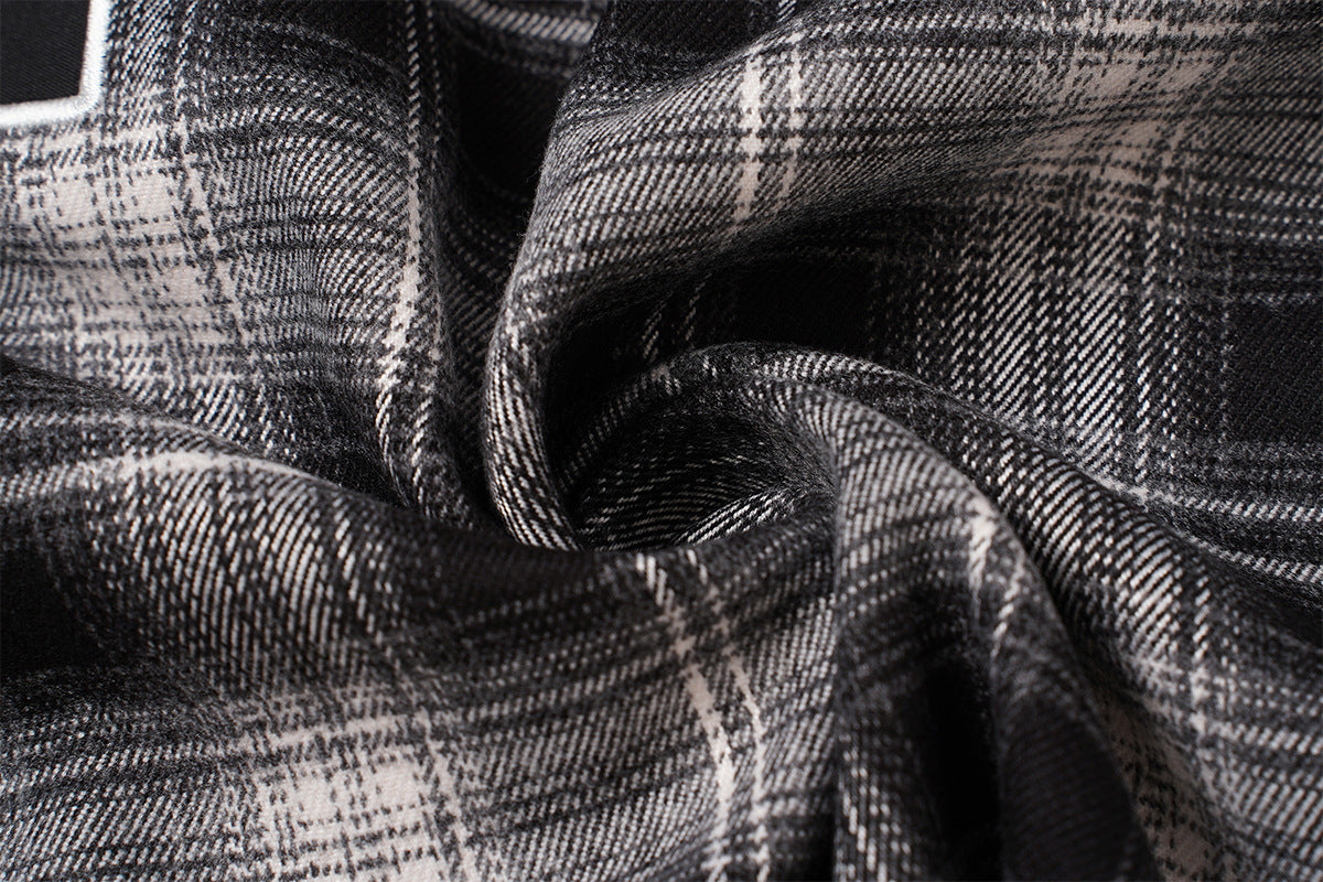 Kariertes Flanell-Overshirt mit Varsity-Emblem & Nummern-Grafik