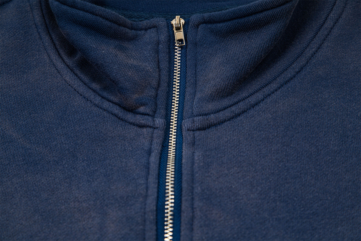Sudadera de media cremallera con lavado desgastado, parche heráldico y estampado gótico — Azul marino