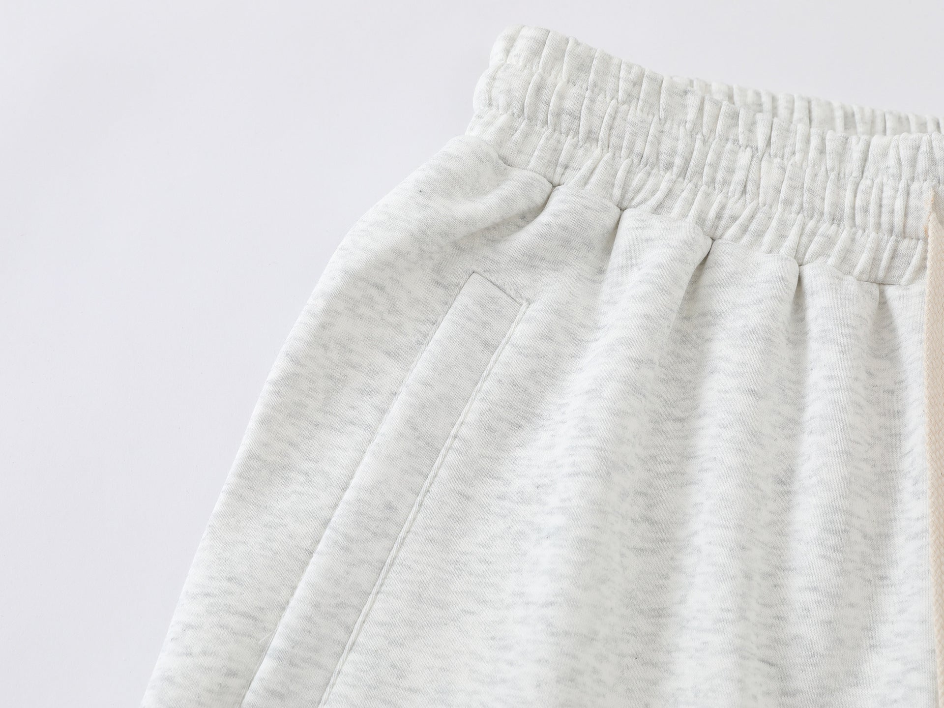 Pantalon de survêtement à jambes larges avec graphisme croix gothique – Jogger droit en molleton