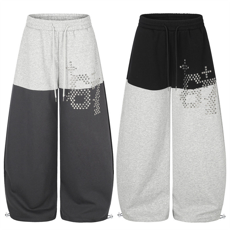 Pantalones de Chándal de Pierna Ancha con Bloques de Color y Detalles Gráficos de Tachuelas Plateadas