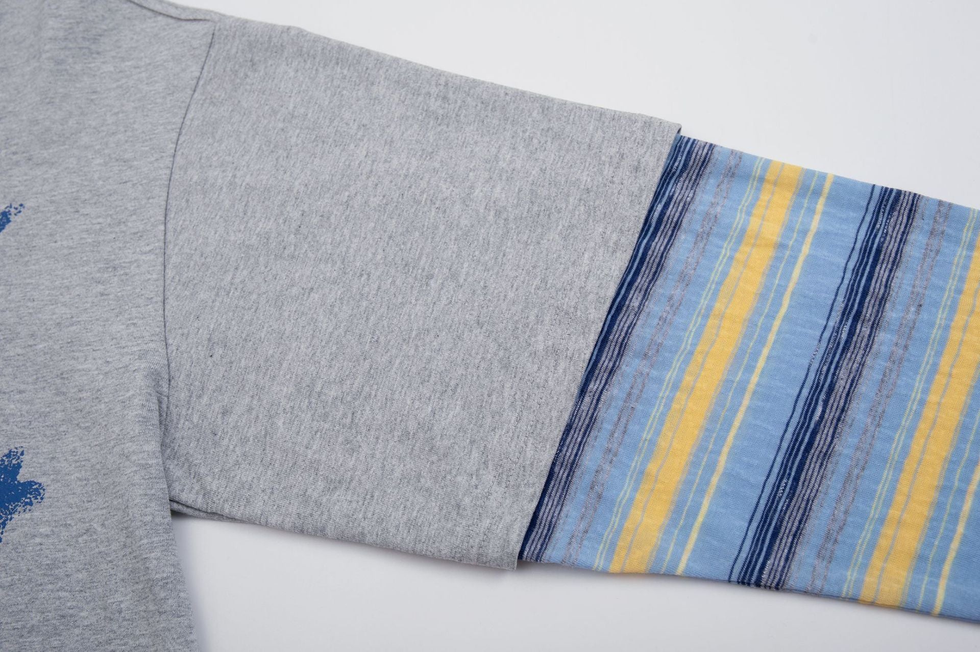 Kastiges Oversized-Langarmshirt mit Streifenärmeln & Hello-Patch