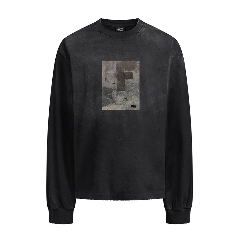 Langarmshirt mit Kreuz-Print und Acid-Wash – Vintage-Distressing mit offenem Saum