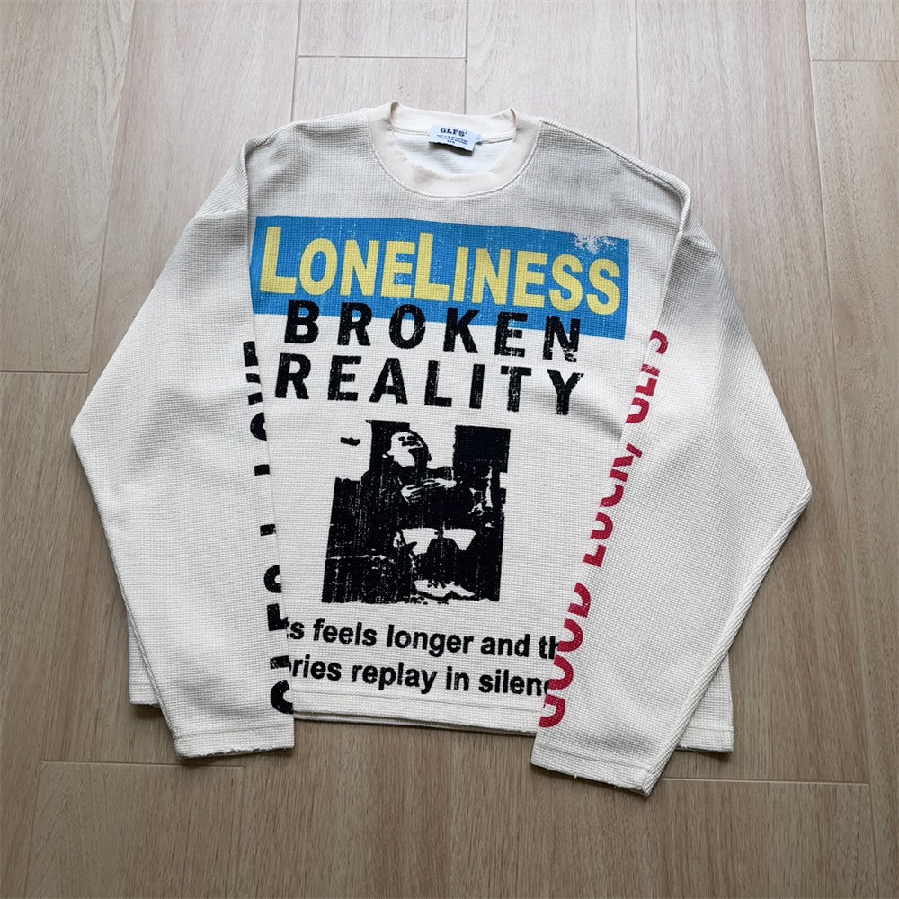 Herren-Langarmshirt aus Waffelstrick mit Grafik – „Loneliness Broken Reality“-Print
