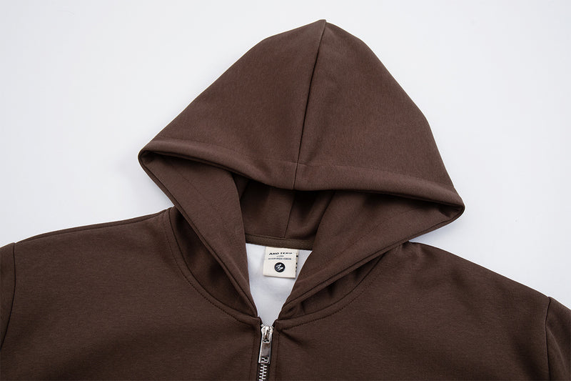 Sweat zippé à capuche avec croix brodée et détail à carreaux sur le bas