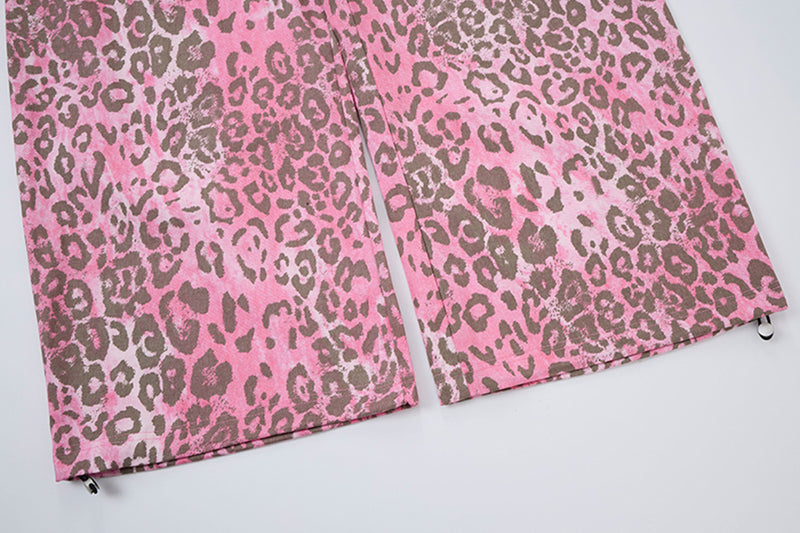 Sweathose mit weitem Bein in rosa Leopardenprint und künstlichem Doppelbund