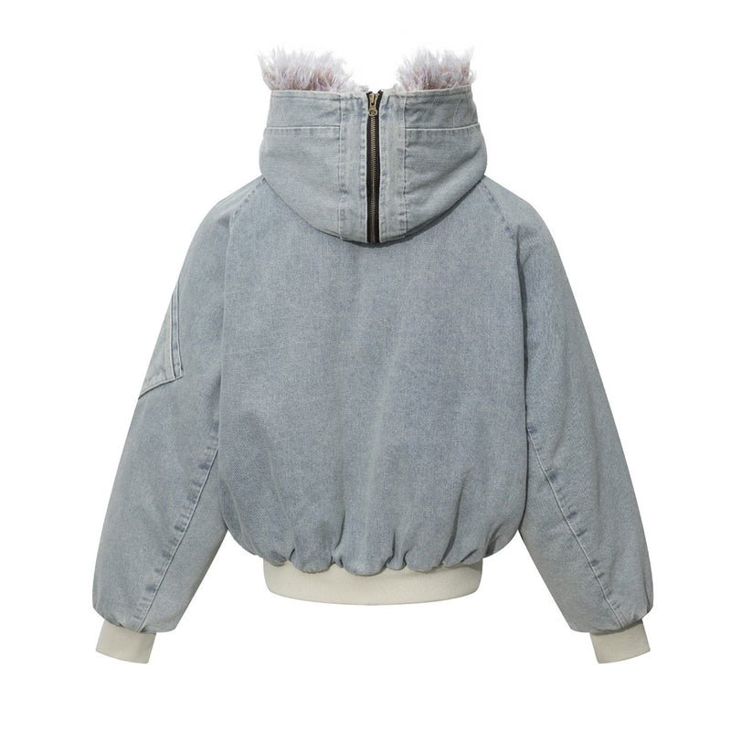 Herren-Bomberjacke aus hellblauem Denim mit Kunstfellkapuze