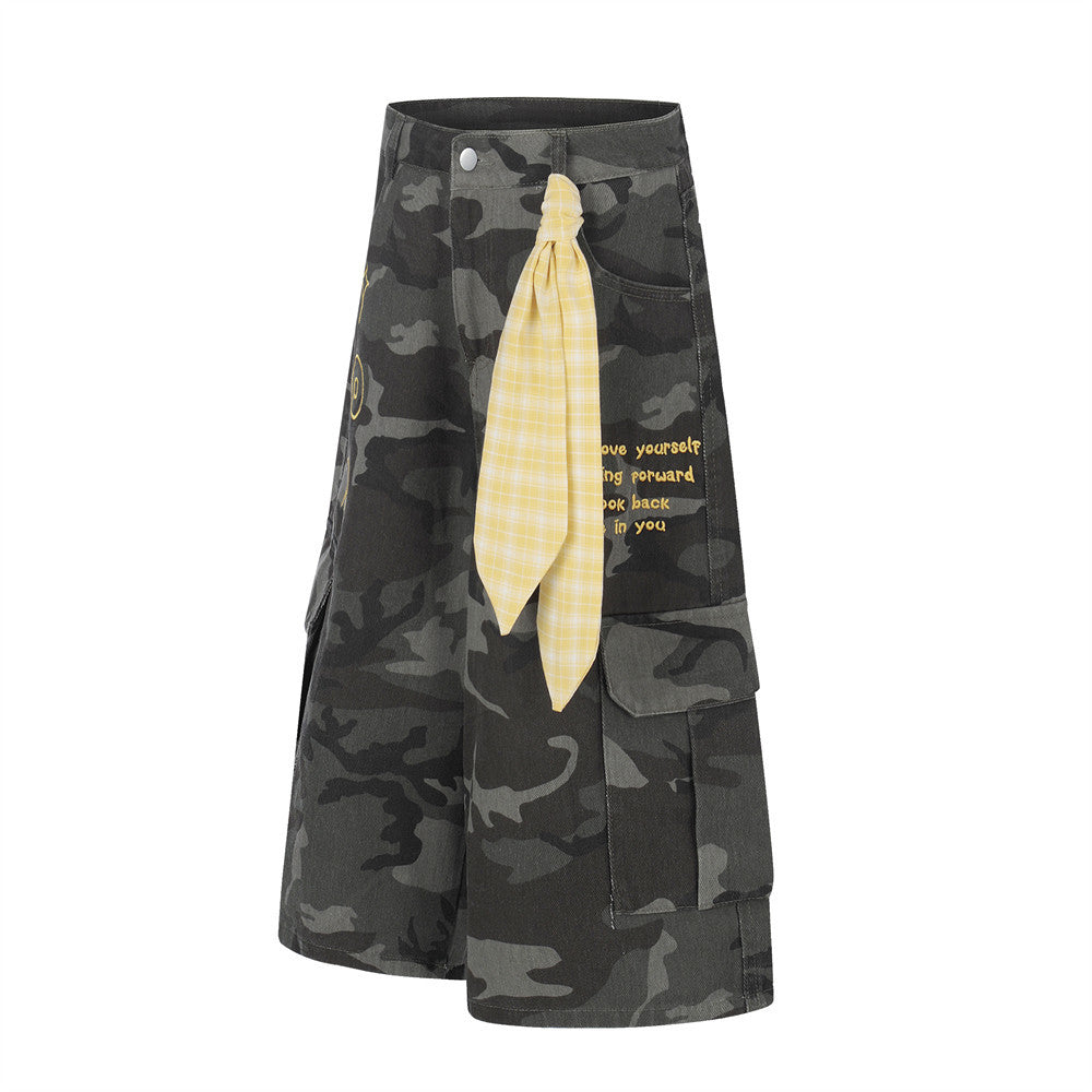 Men's Wide-Leg Camo Cargo Shorts with Bandana Detail & Multi-Pocket