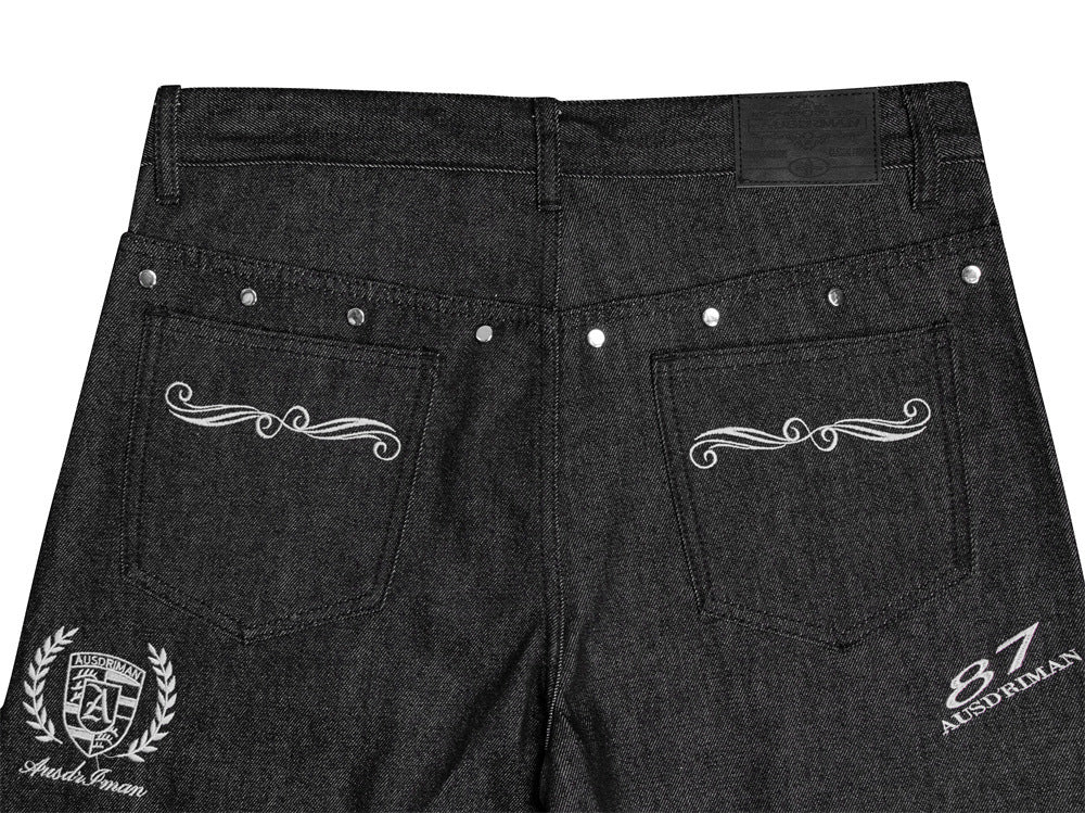 Jean homme à jambes larges avec broderie de badge et empiècements patchwork déconstruits
