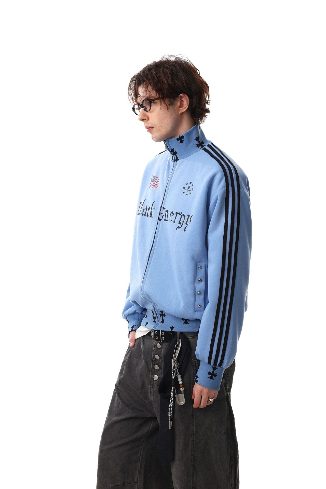 Veste de survêtement noire Black Energy à col montant et zip intégral, manches rayées et croix imprimée