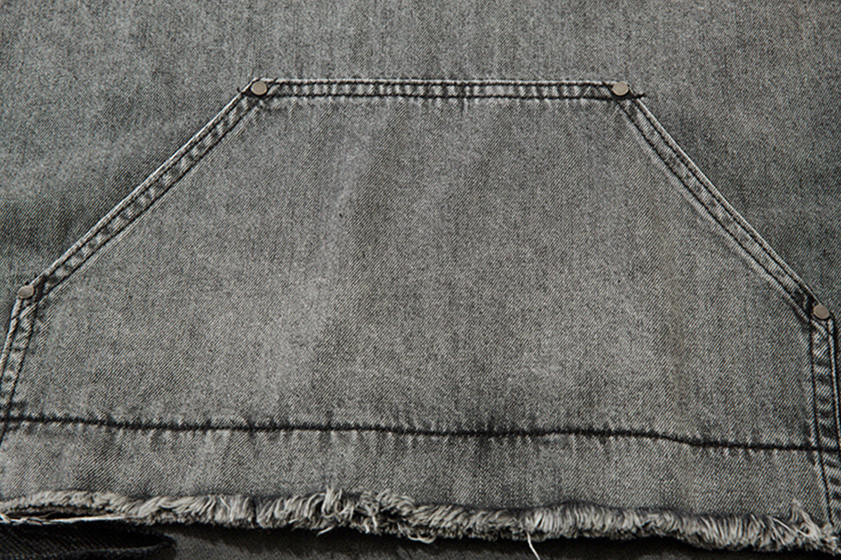 Sweat à capuche en denim délavé et déchiré – Broderie SMK, ourlet brut et détails usés
