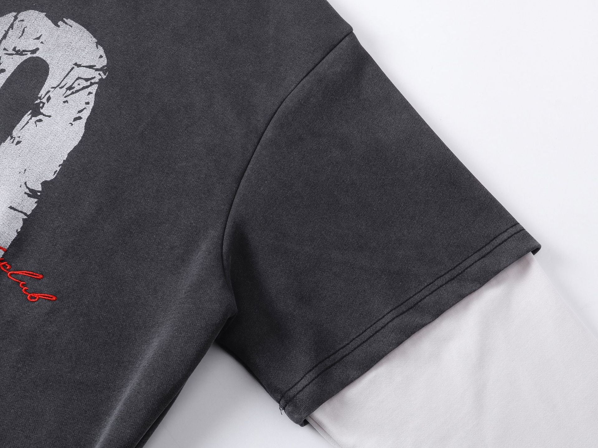 Sudadera de hombre con efecto de dos piezas – Gráfico desgastado «09» y estilo urbano lavado