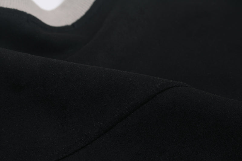 GLFS Colorblock-Langarmshirt mit wiederkehrendem Zyklusmotiv – Streetwear mit Kontrasteinsätzen