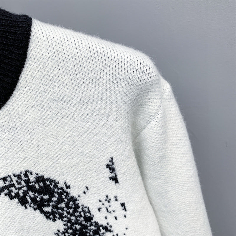 Men's Crew Neck Jacquard Knit Sweater – Pixelated Portrait Graphic, Contrast