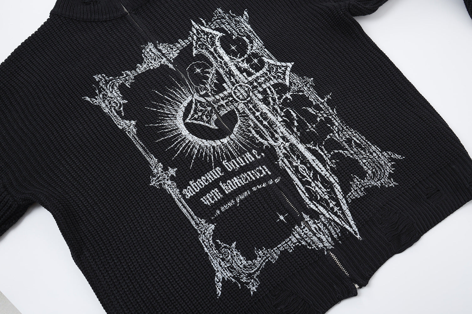 Pull col montant zippé en maille gothique à croix imprimée et effet usé