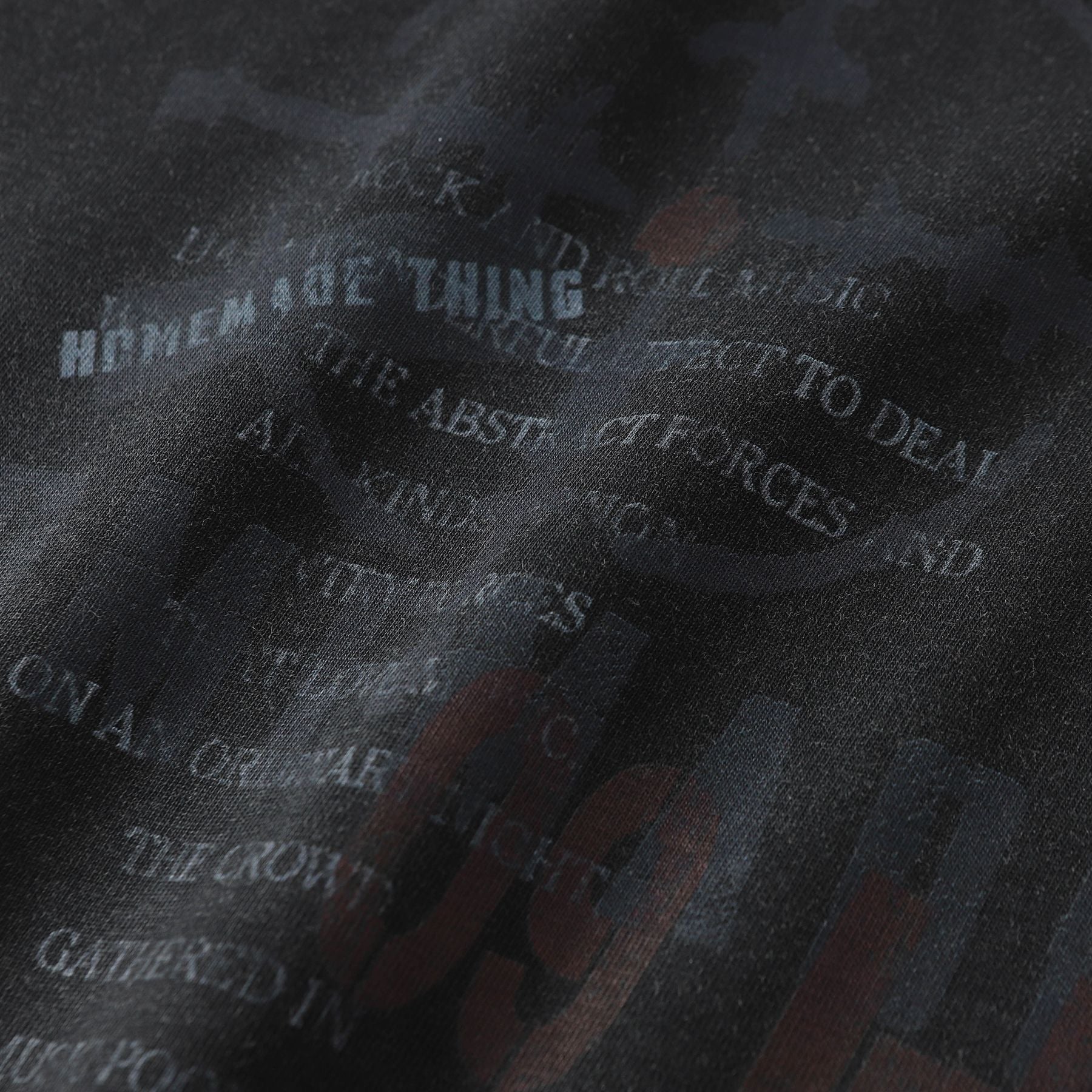 T-shirt manches longues à manches camouflage usées, effet deux pièces – Streetwear noir délavé