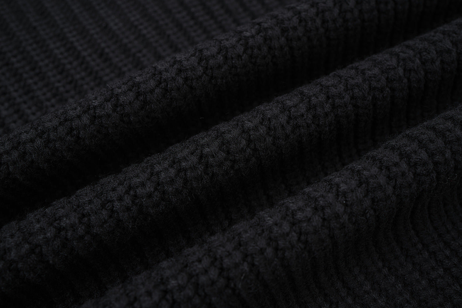 Pull col montant zippé en maille gothique à croix imprimée et effet usé