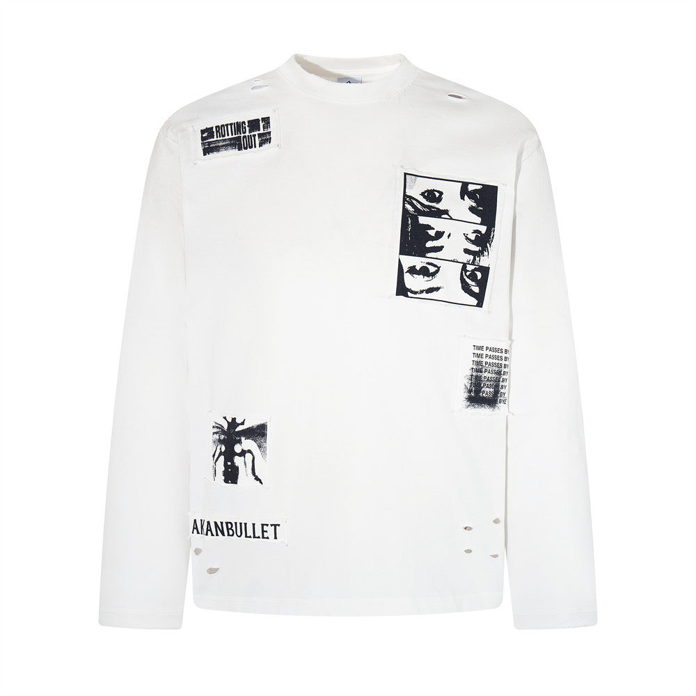 Oversized-Langarmshirt mit Rundhalsausschnitt, dunklem Grafik-Patch, Used-Löchern sowie aufgenähten Gesichts- und Textpatches