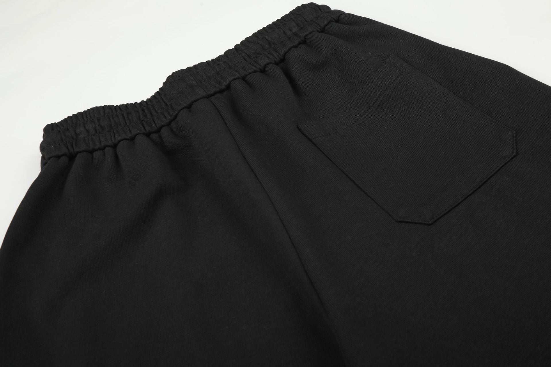 Pantalon de survêtement à jambes larges avec écusson licorne et imprimé graffiti – Streetwear noir