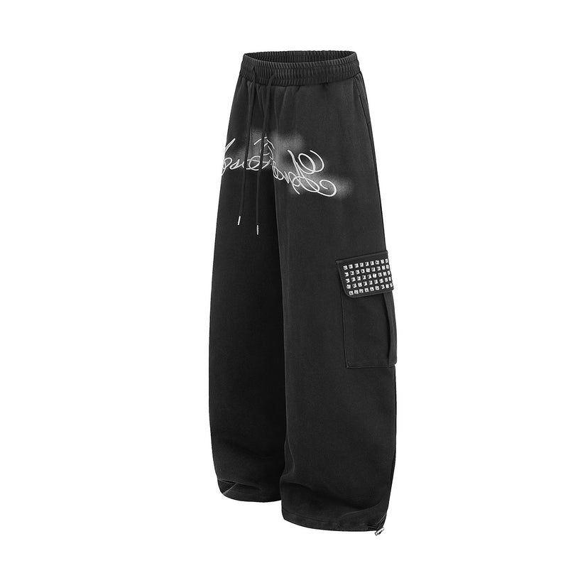 Pantalón Cargo Caqui de Chándal Baggy de Pierna Ancha con Bolsillos de Remaches y Texto Bordado