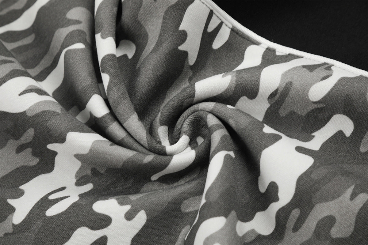 Pantalon de survêtement camouflage à jambes larges avec empiècements latéraux noirs et patch numéroté
