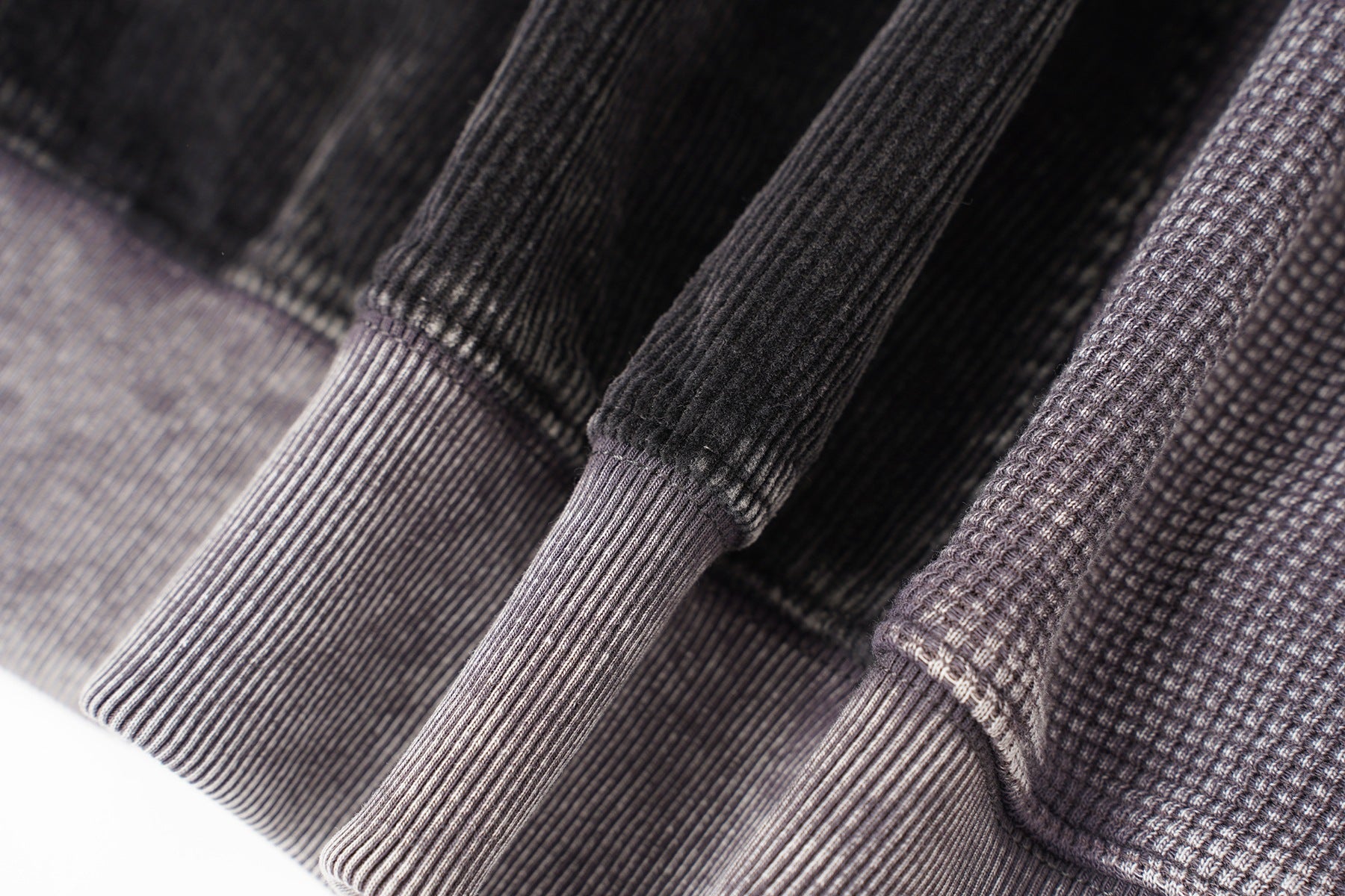 Sweat à capuche zippé quart de zip en maille gaufrée – Design bicolore déconstruit