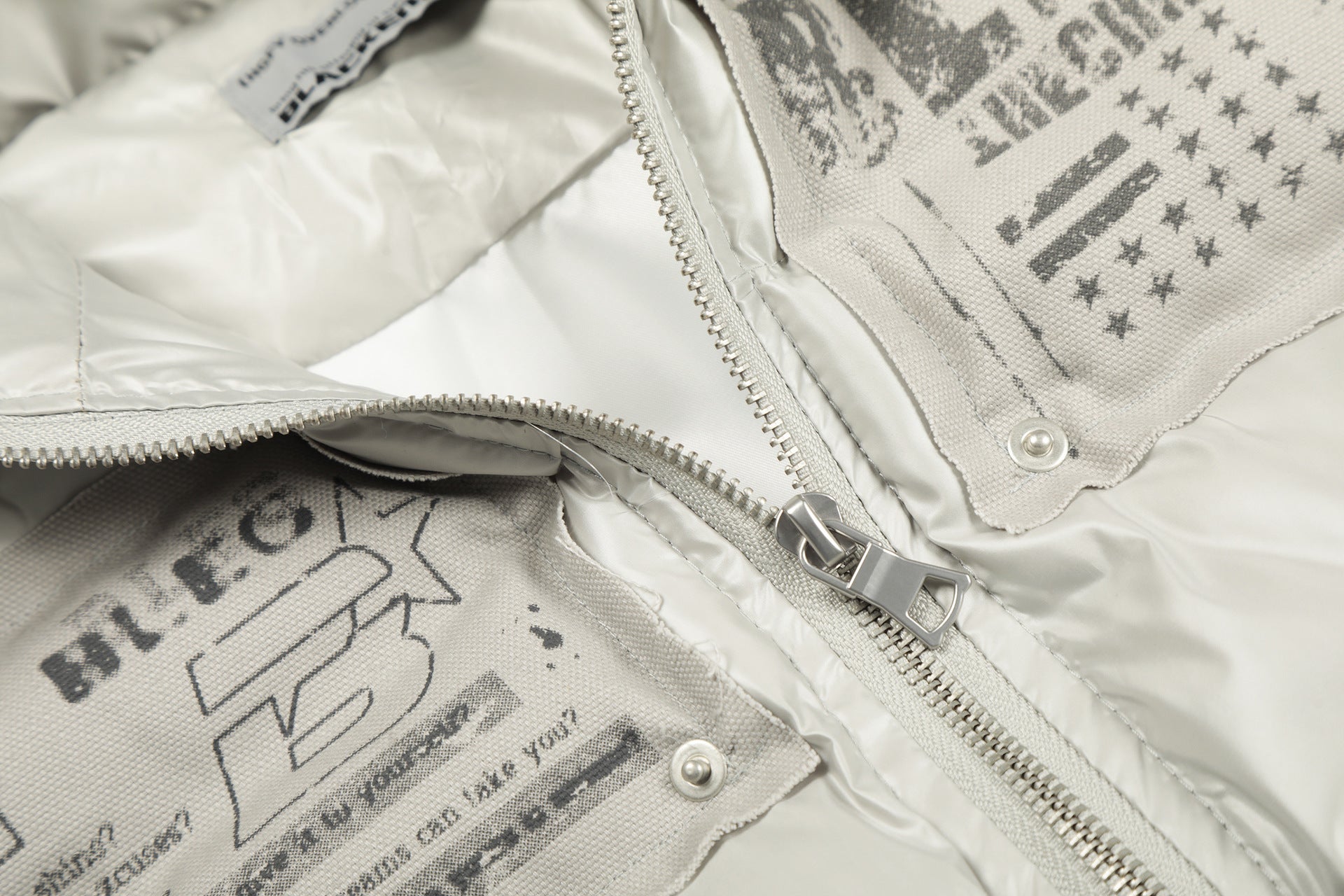 Blouson bomber matelassé court à col en fourrure – Manteau d’hiver à capuche et écussons graphiques