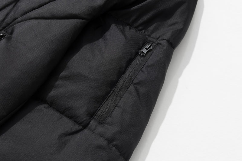 Daunenjacke mit Kapuze, unregelmäßiger Steppung & abnehmbarer Kapuze