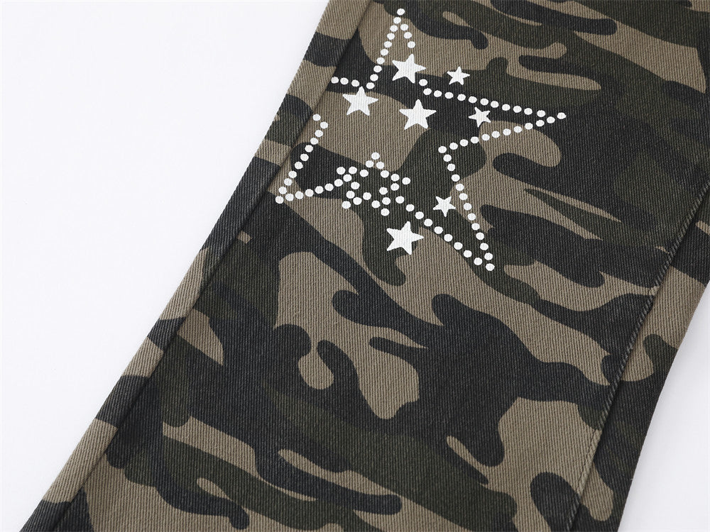Jean flare homme camouflage avec imprimé étoiles et lettres – Denim bell-bottom streetwear