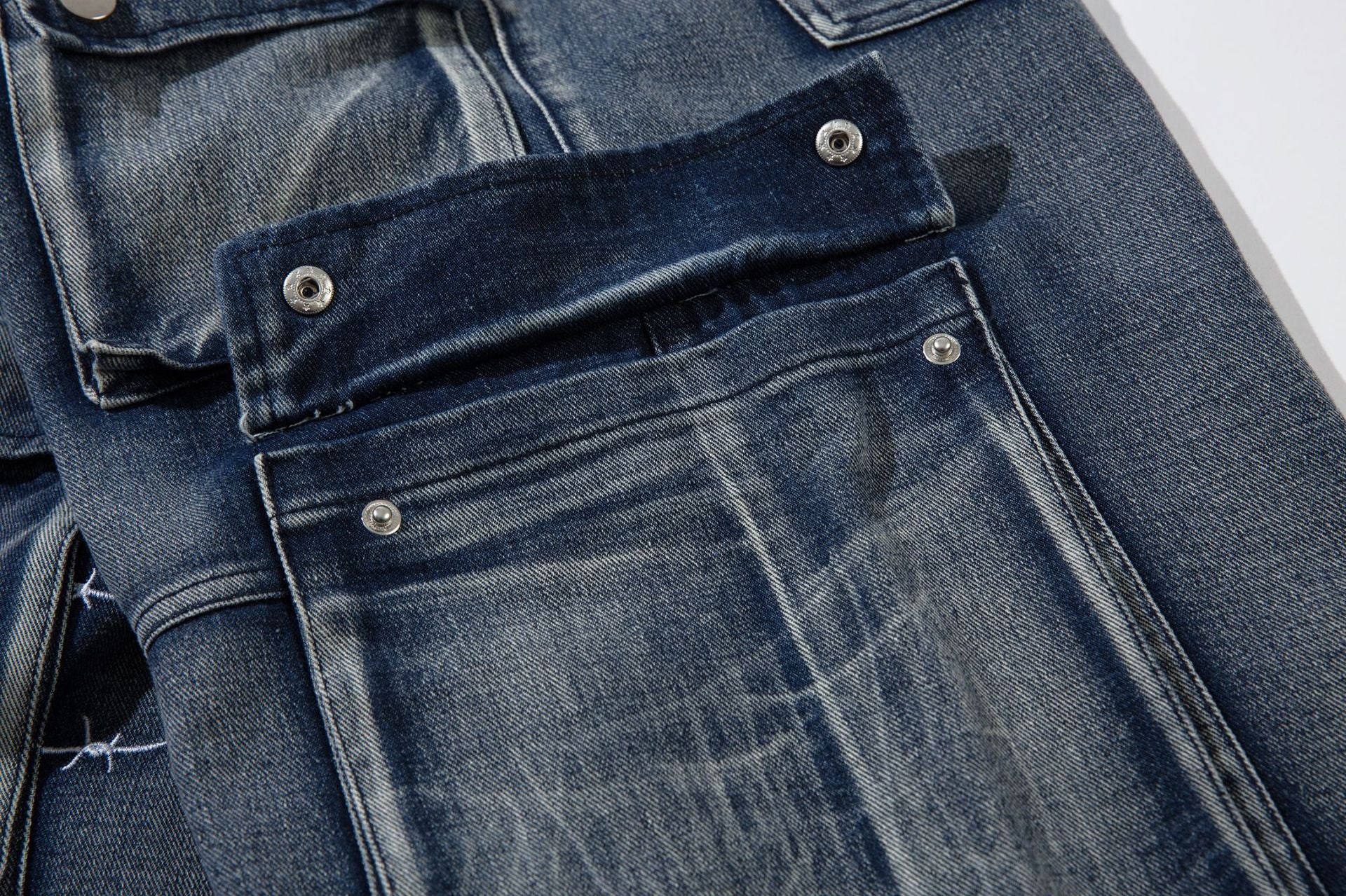 Wide-Leg Cargo Jeans with Barbed Wire Embroidery – Baggy Streetwear Denim