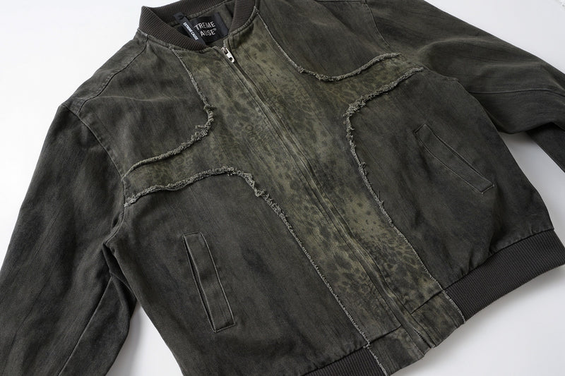 Veste bomber en jean délavé déconstruite à empiècement croisé et coutures effilochées