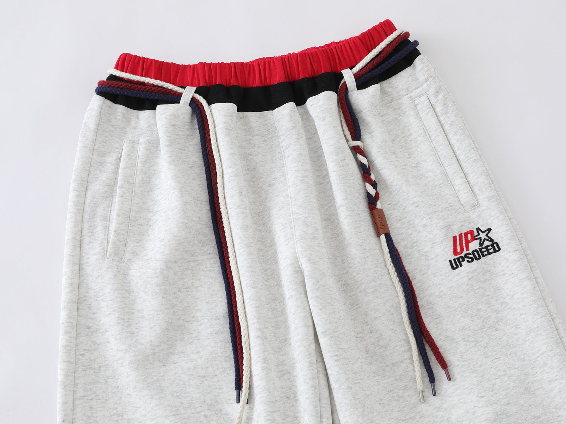 Pantalon de survêtement à jambes larges avec double ceinture et cordon tressé