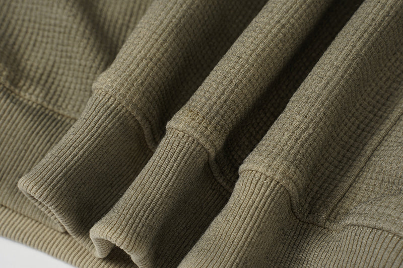 Oversized-Waffelstrick-Hoodie mit dekonstruierter Utility-Reißverschlusstaschen-Optik & Veloursleder