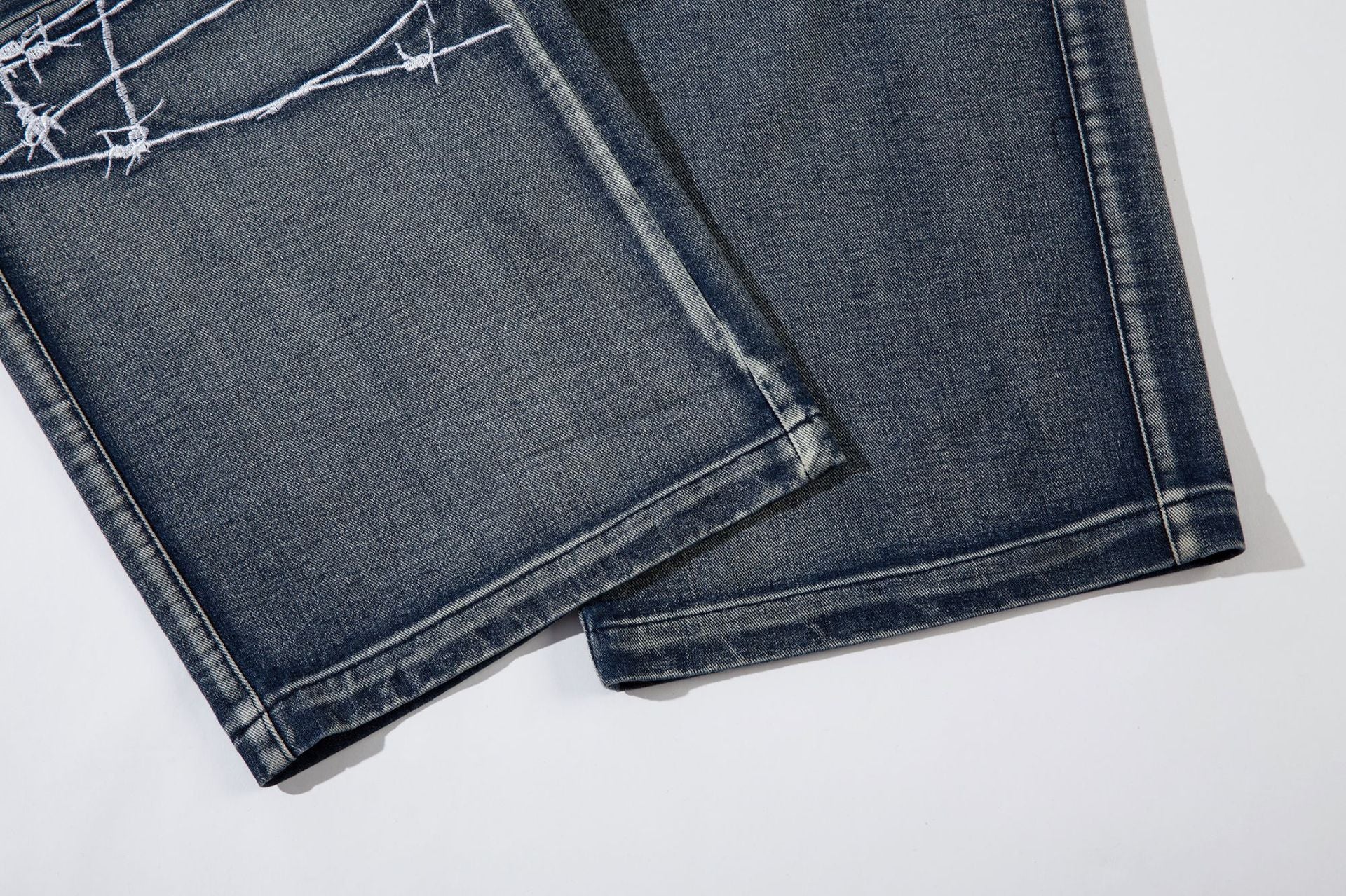 Wide-Leg Cargo Jeans with Barbed Wire Embroidery – Baggy Streetwear Denim