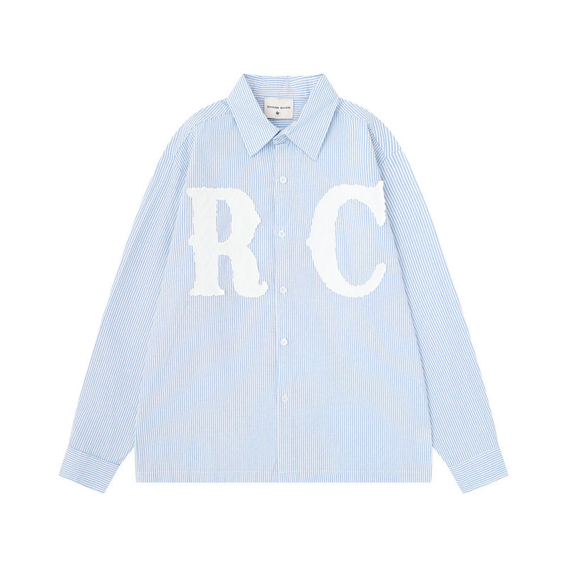 Gestreiftes Langarmhemd mit Button-down-Kragen und übergroßer R.C.-Buchstabenapplikation