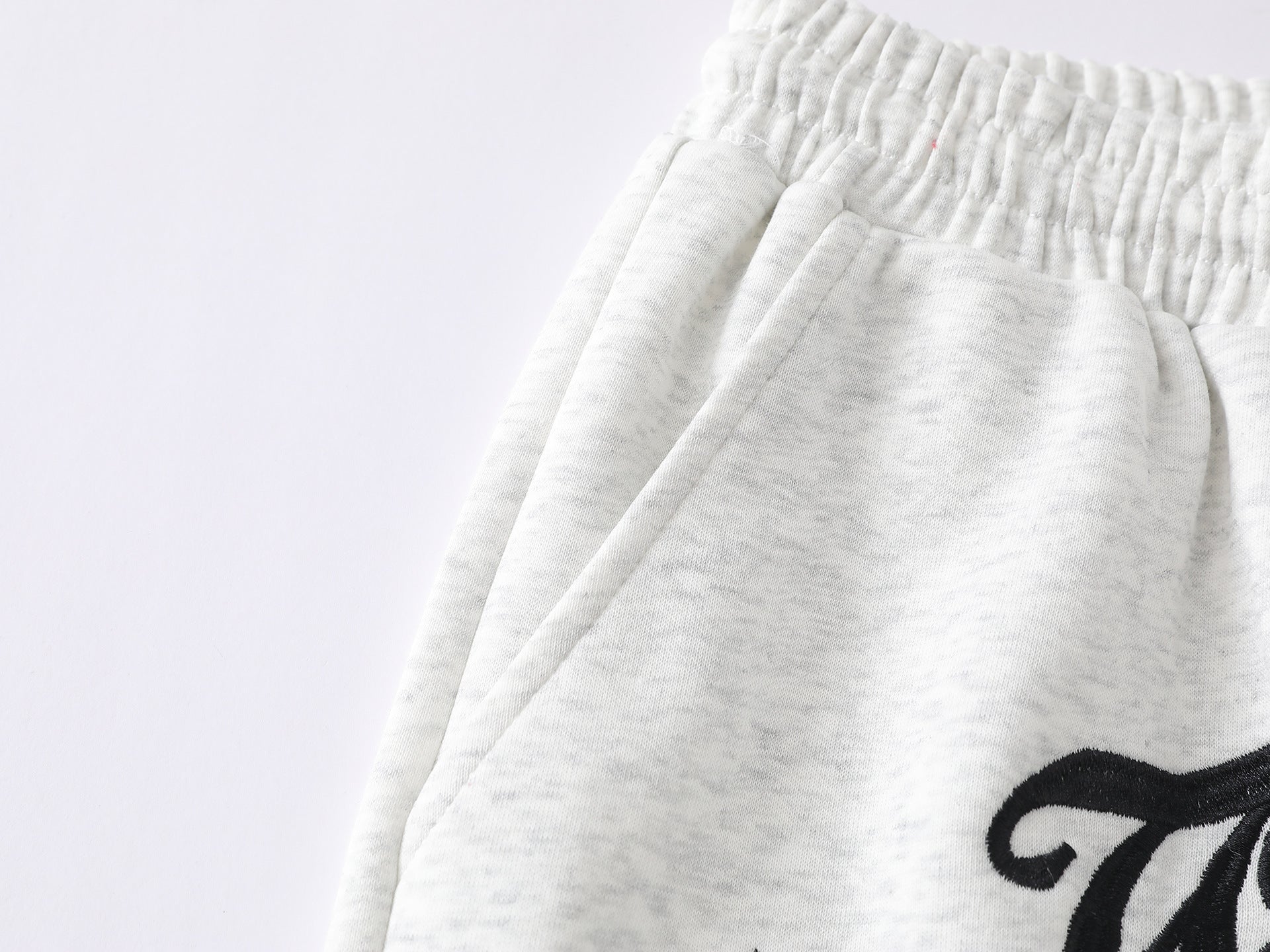 Pantalon de survêtement à jambes larges avec imprimé gothique « Welcome » et deux pistolets – Style streetwear hip-hop