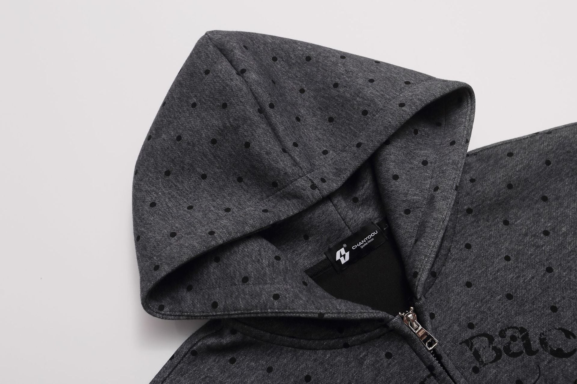 Punktierter Zip-Hoodie mit Street-Grafikprint und seitlichen Streifendetails