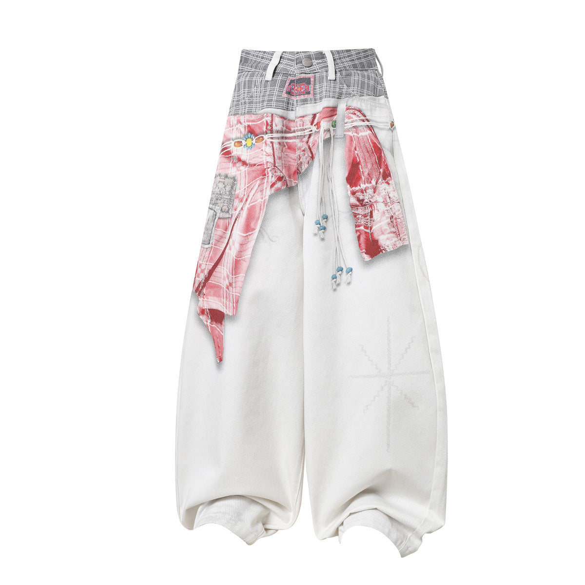 Pantalon ballon oversize wide-leg blanc avec empiècement à carreaux patchwork rouge et gris sur les hanches, épingles marguerite et cordon de serrage à pompons perlés