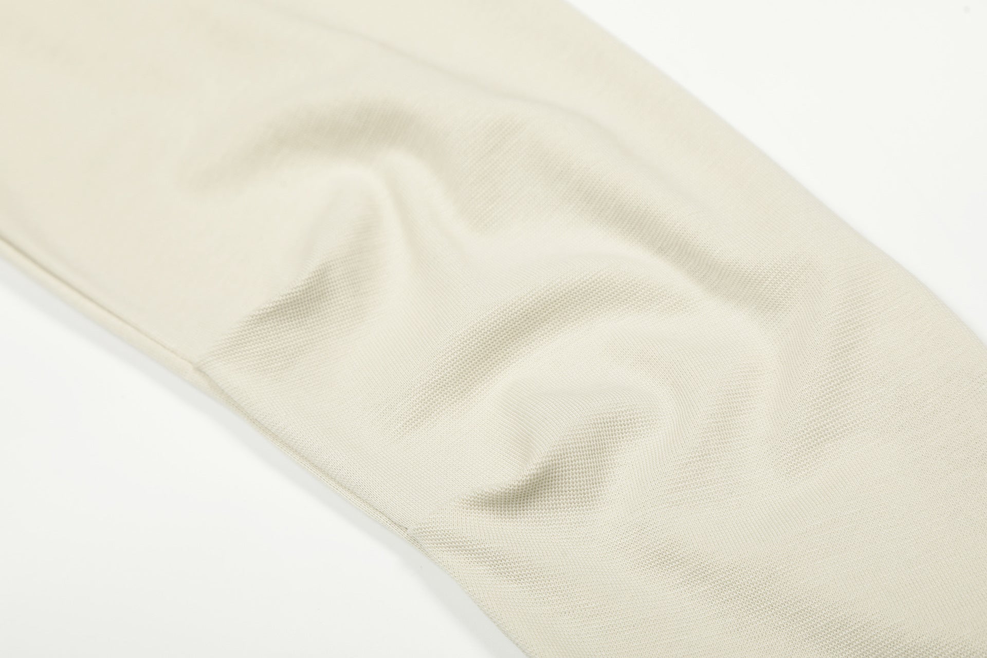 Chemise Henley à manches longues avec motif gothique clouté – Haut ajusté à superposer